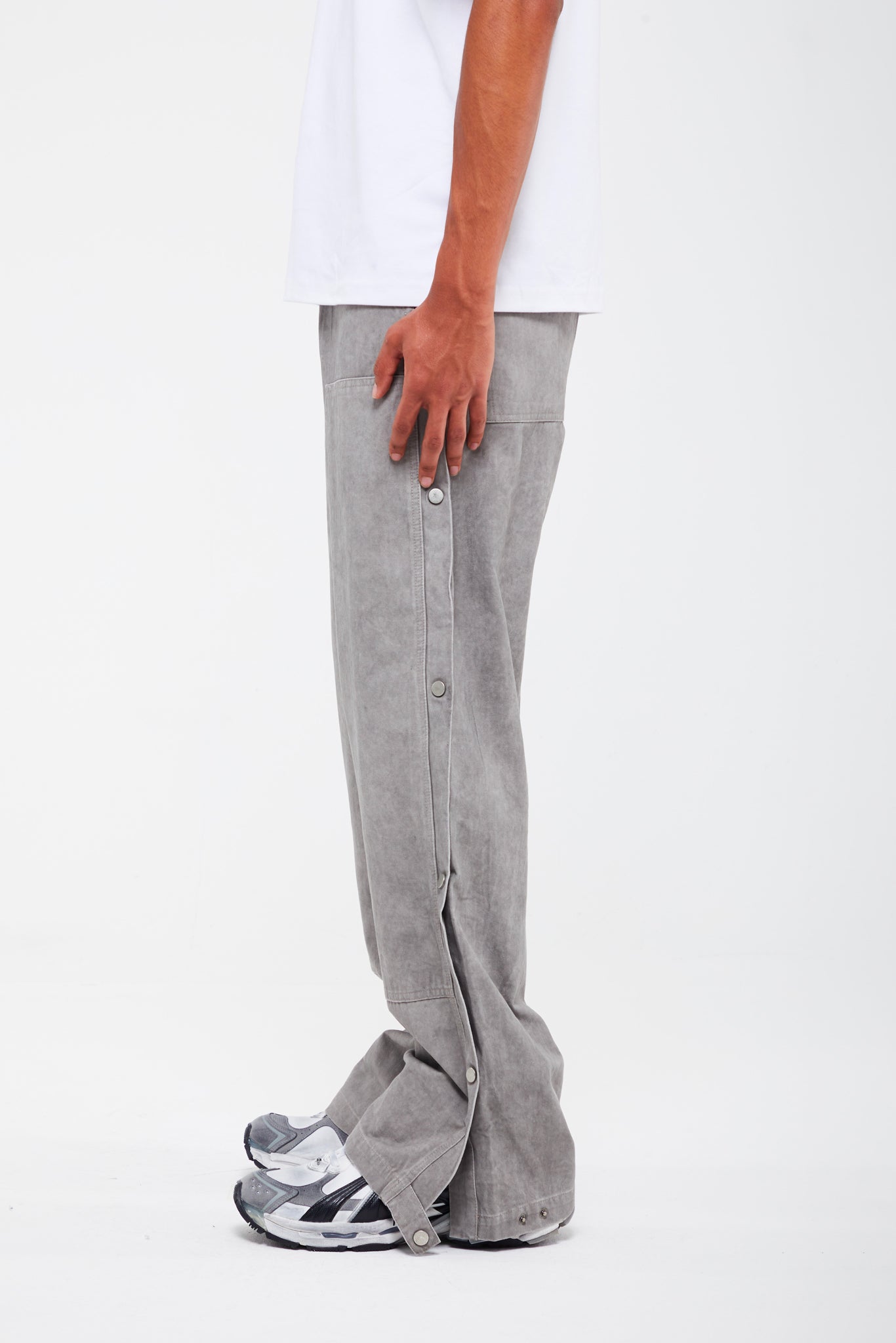 JEAN GRIS À BOUTONS