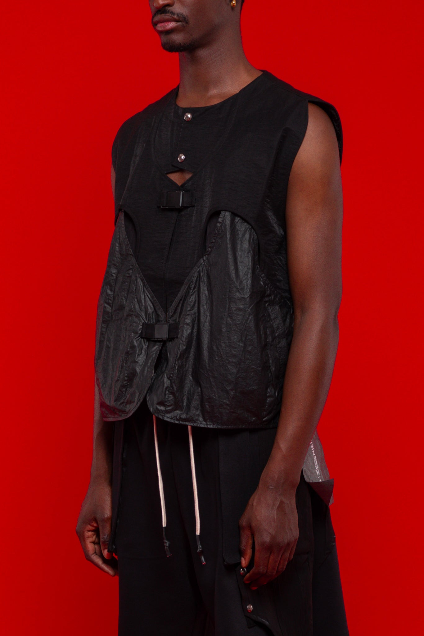BI-MATERIALS TECHNICAL LAYERED VEST