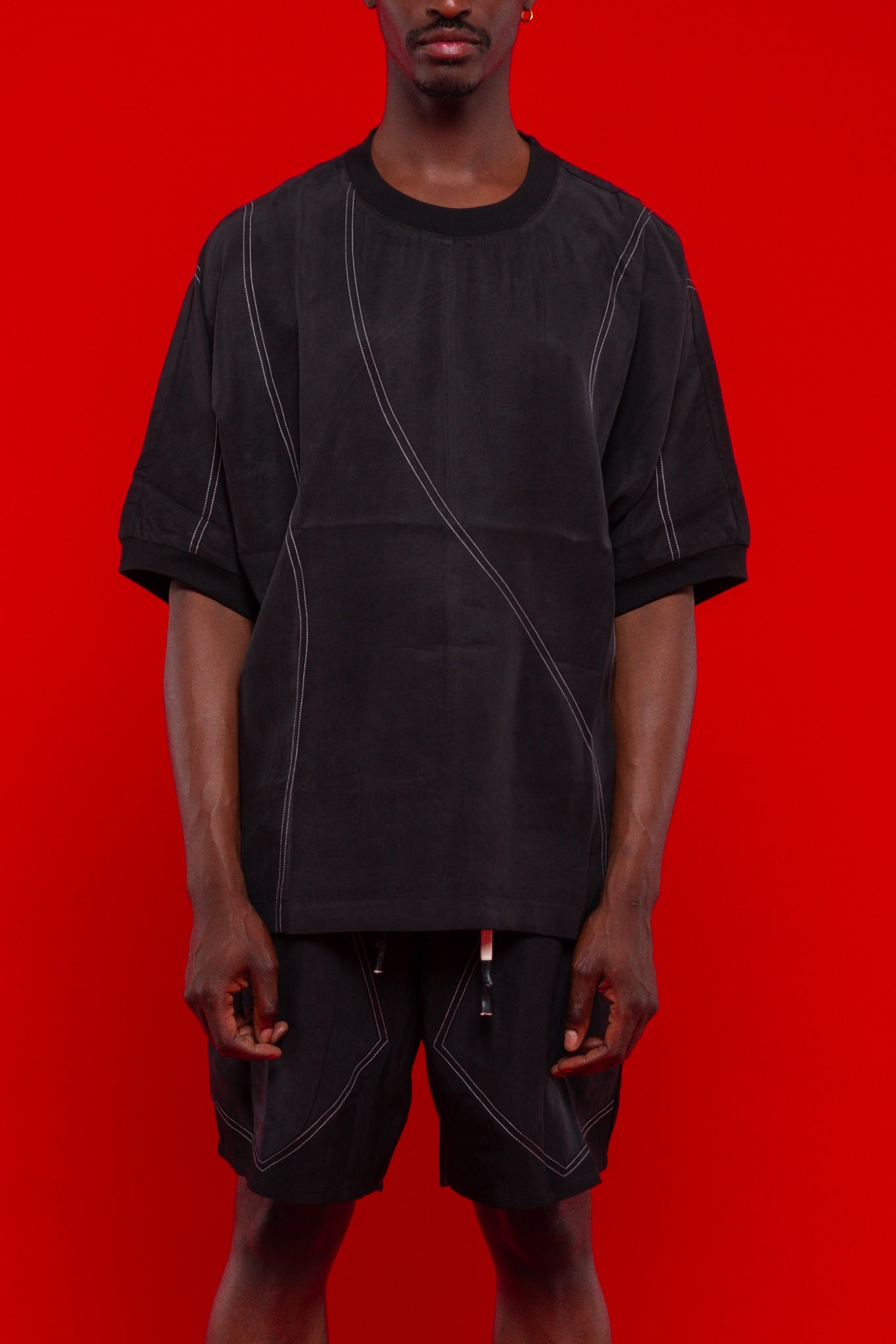 WHITE SEAMS DESIGN TEE