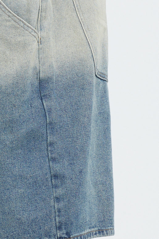 SHORT EN DENIM DÉLAVÉ