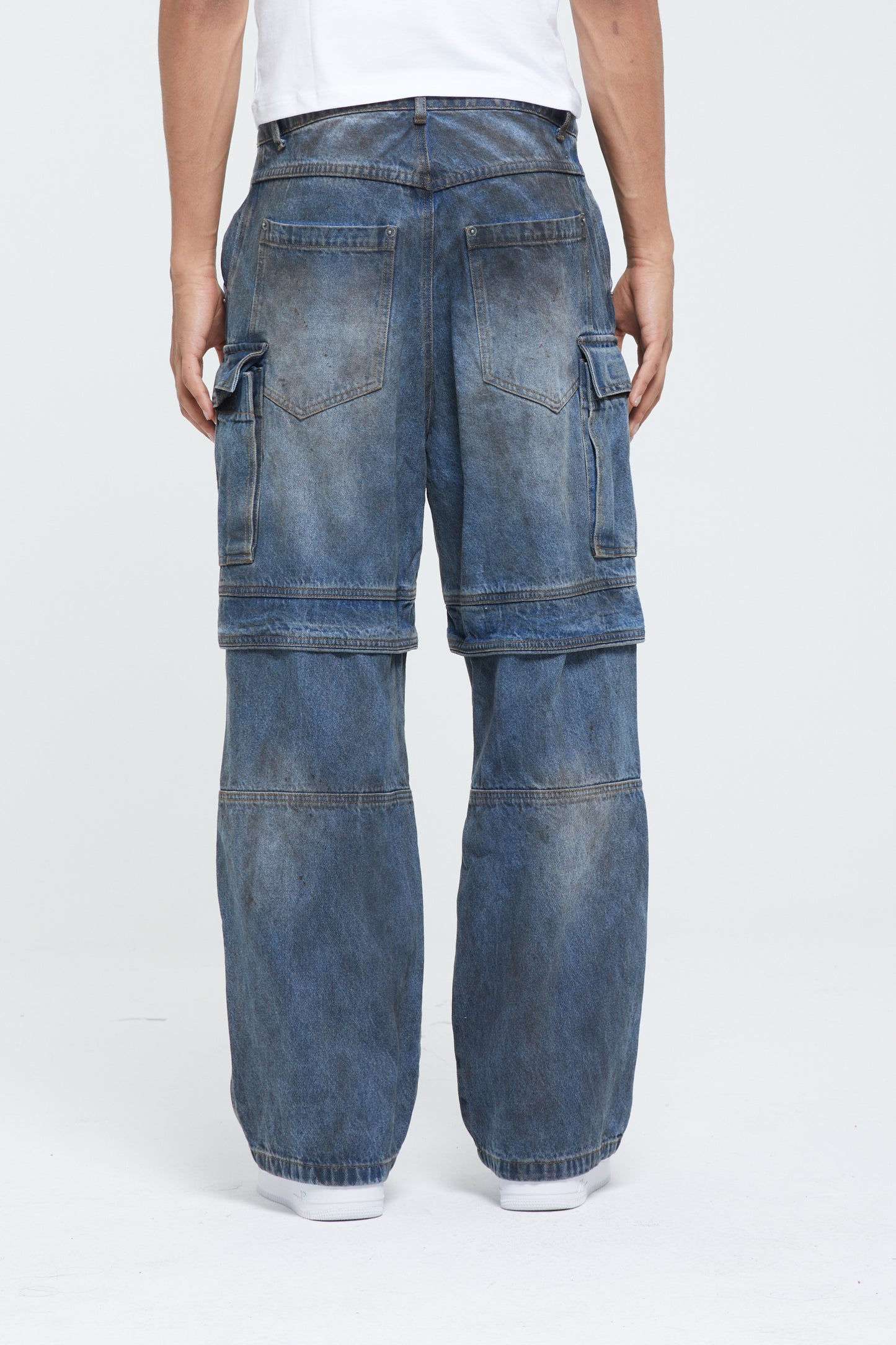 PANTALON CARGO EN DENIM DÉLAVÉ