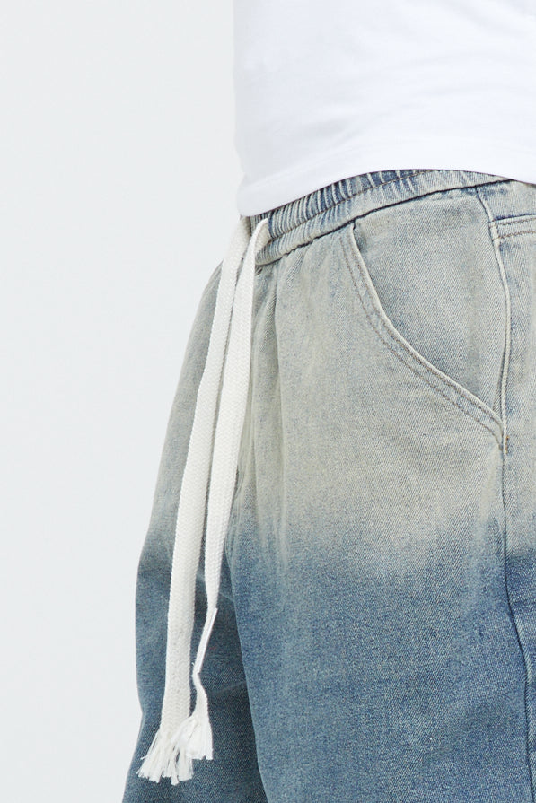 SHORT EN DENIM DÉLAVÉ