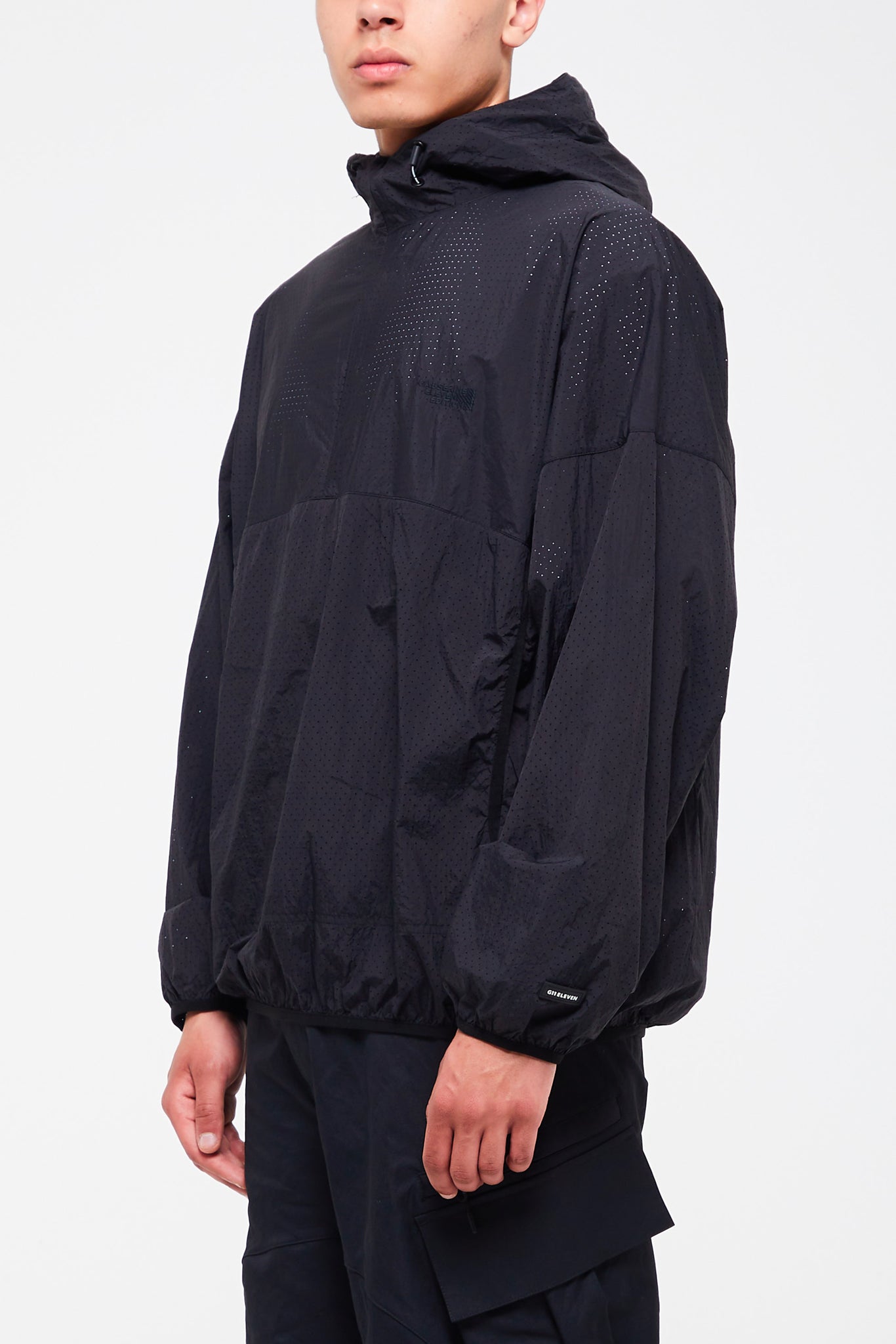 LIGHT WINDBREAKER