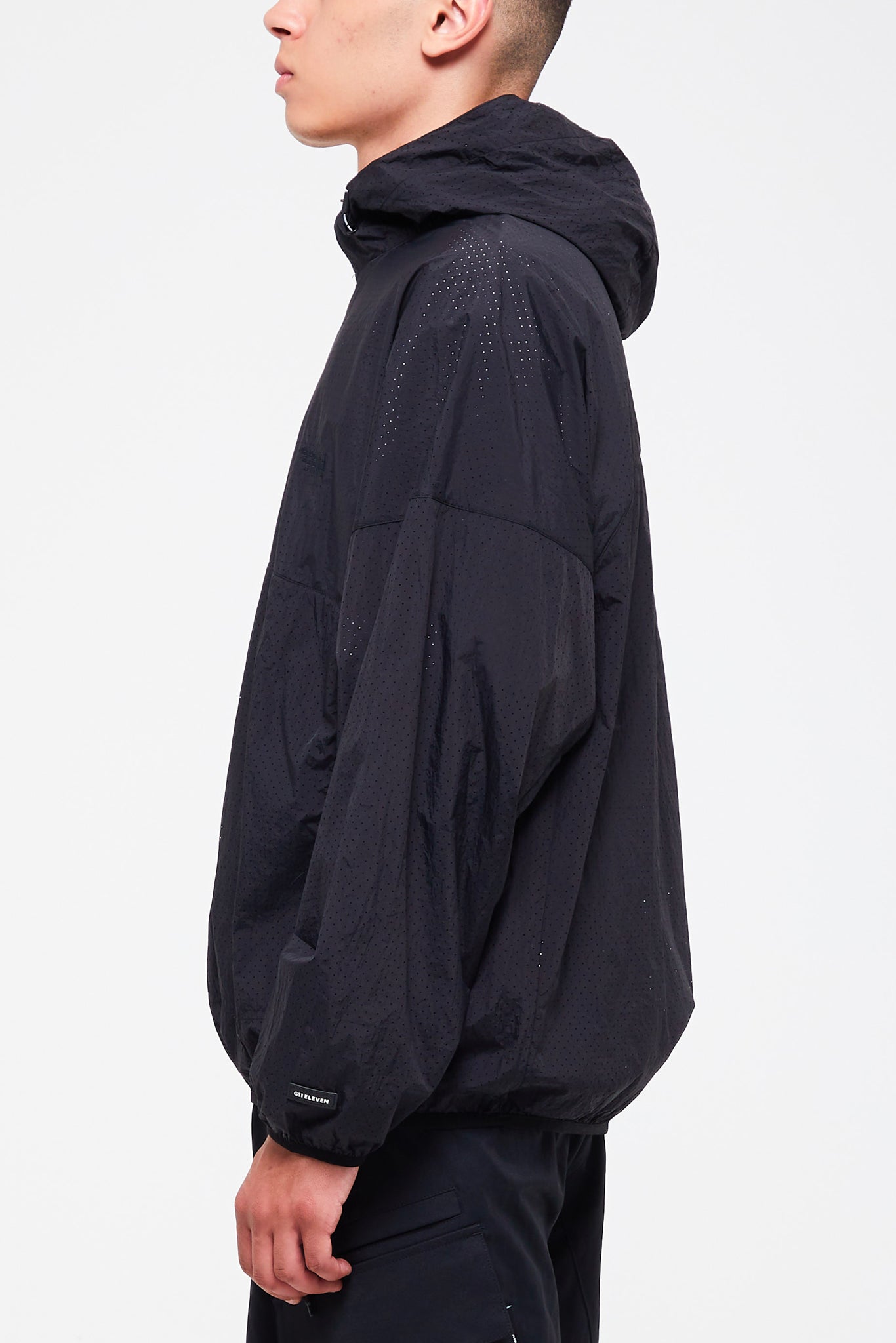 LIGHT WINDBREAKER