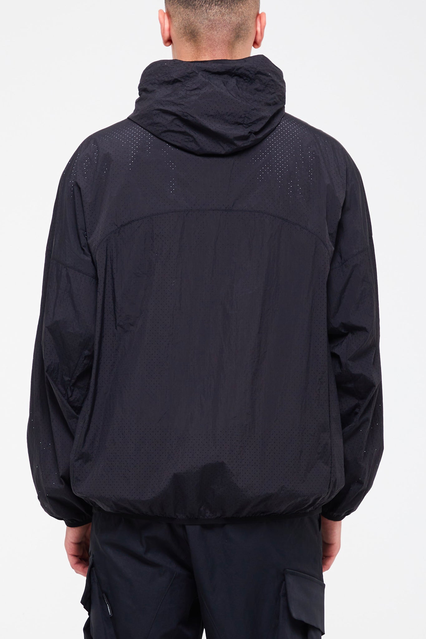 LIGHT WINDBREAKER