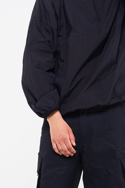 LIGHT WINDBREAKER