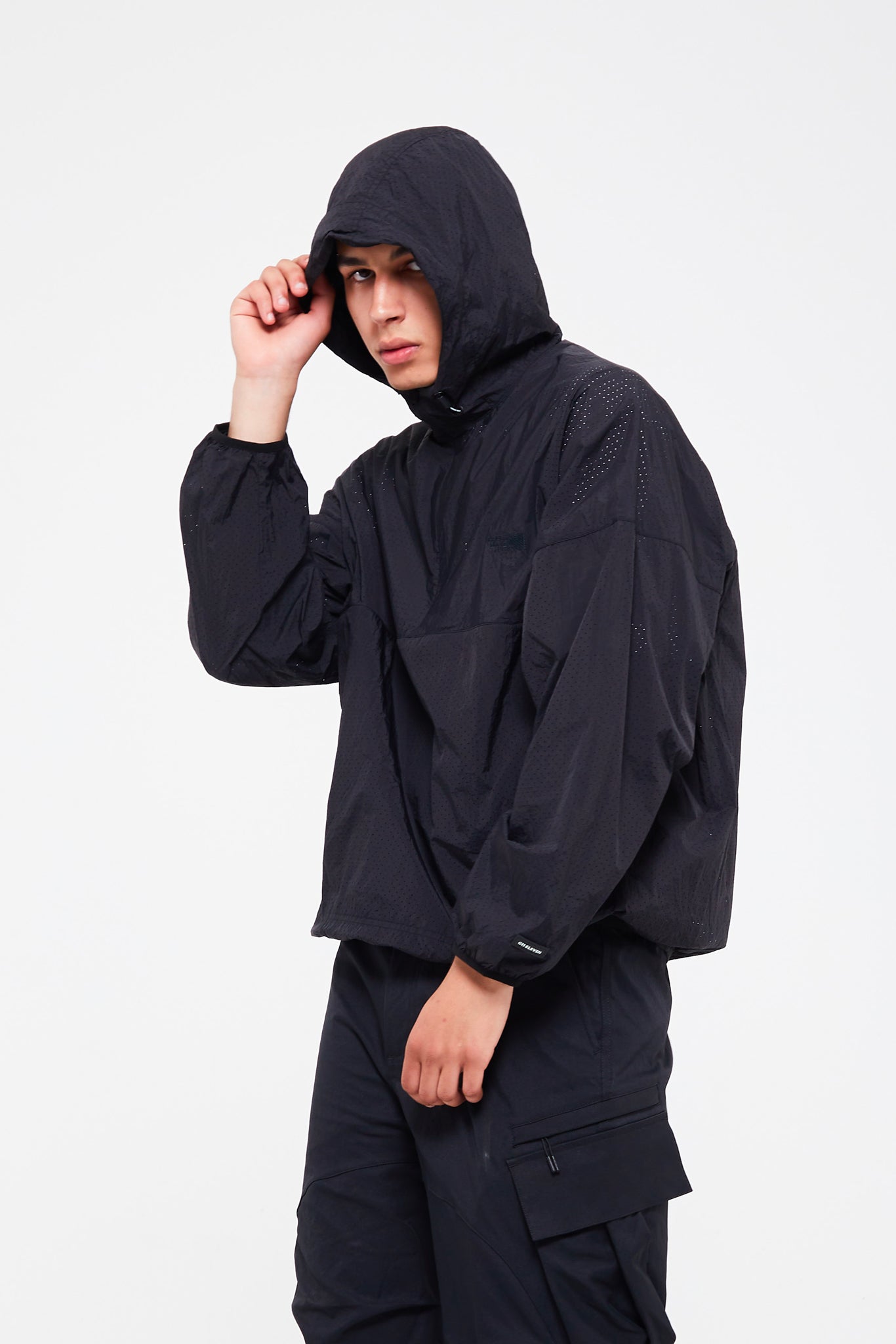 LIGHT WINDBREAKER