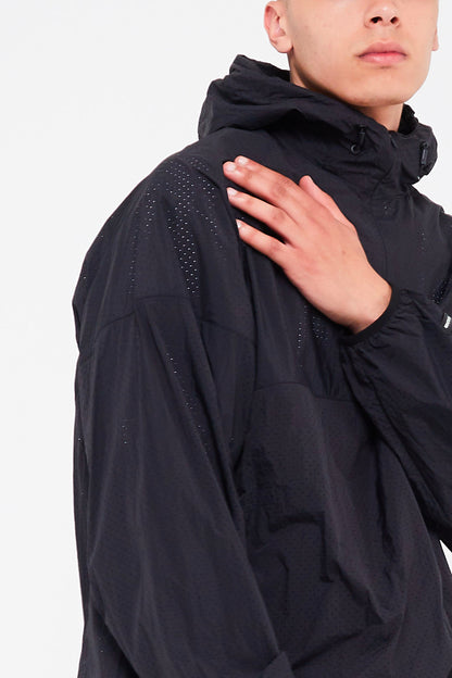 LIGHT WINDBREAKER